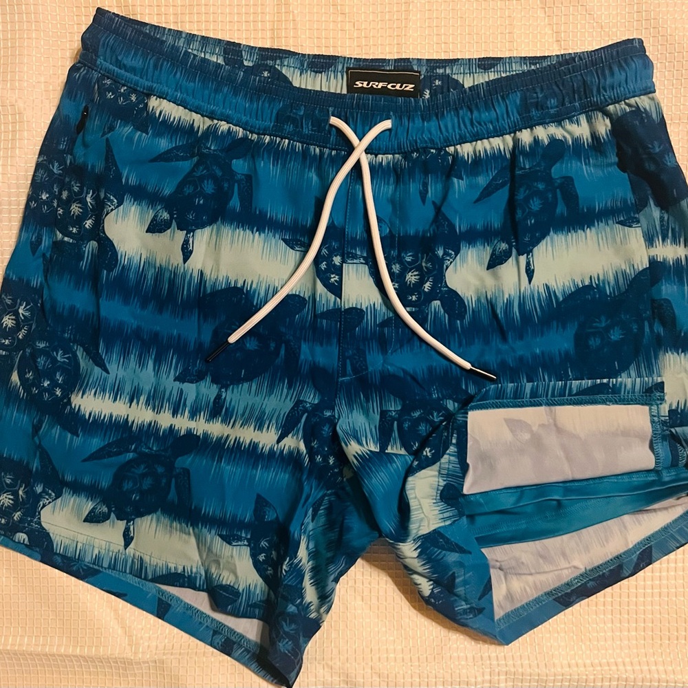NWT, SURFCUZ Mens Swim Trunks with Compression Liner Swimming Trunks, size M
